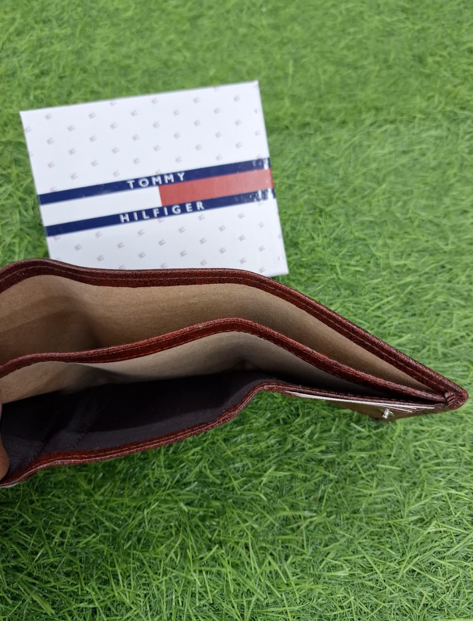 TOMMY HILFIGER Classic Brown Trifold Wallet